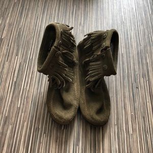 minnetonka booties NEVER WORN